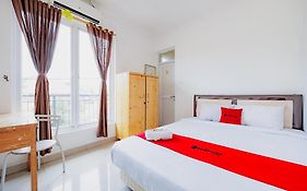 RedDoorz Syariah Plus near Pancoran 2